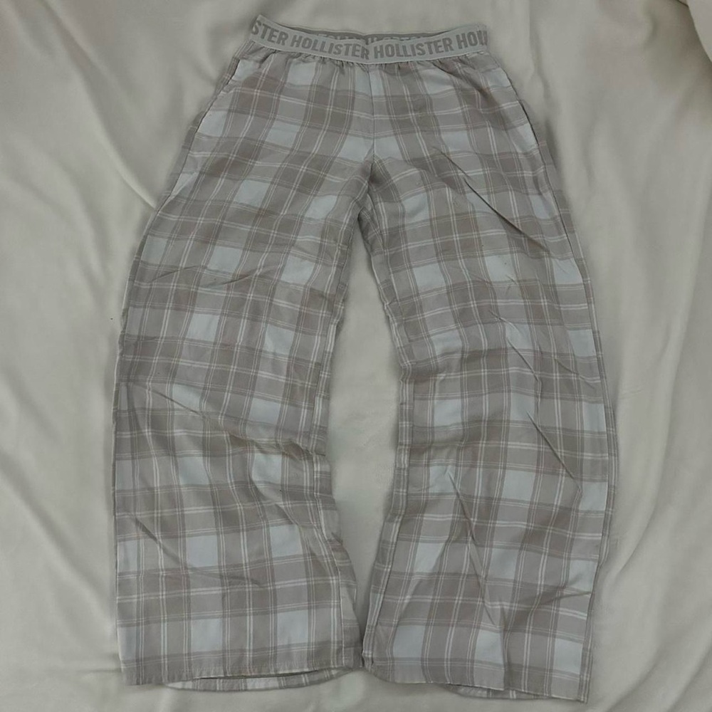Hollister Co. white + tan plaid pajama pants